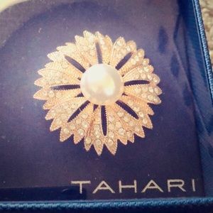 Tahari brooch brand new NWT